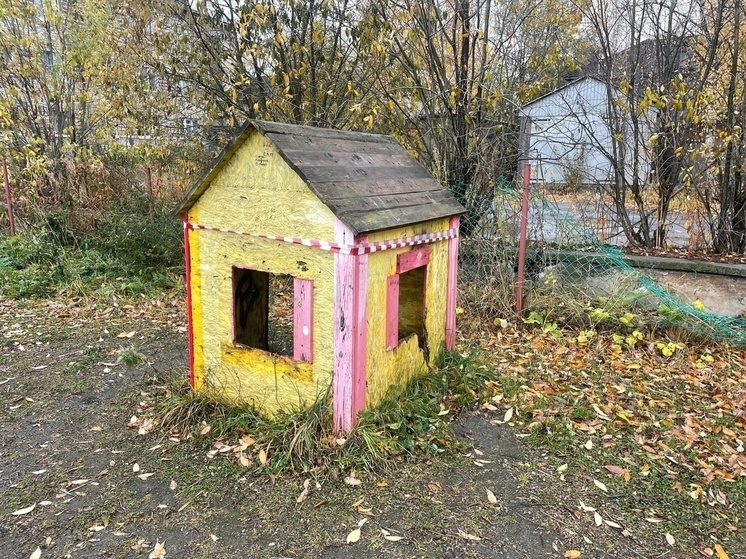  В Онеге продолжается демонтаж детских площадок
