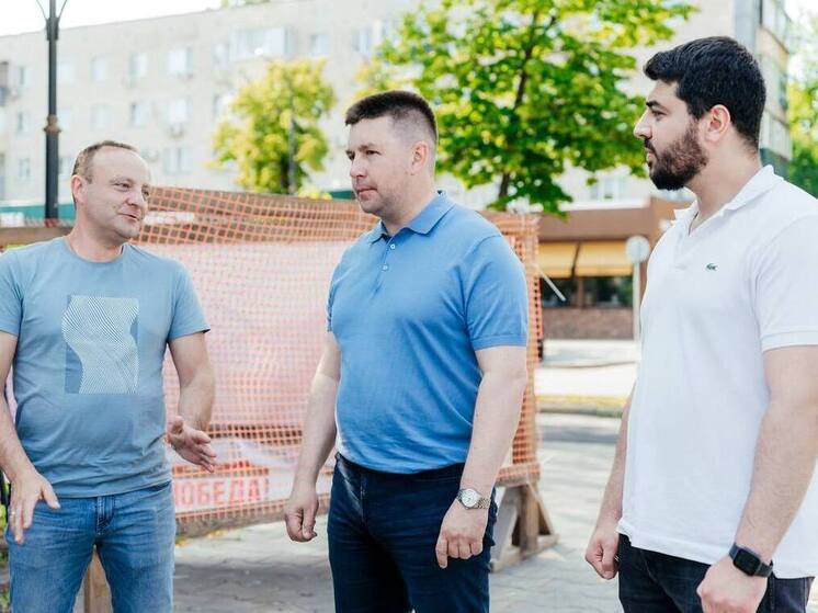 Липецк обновляется: мэр проверил ход ремонта малого фонтана на улице Ленина