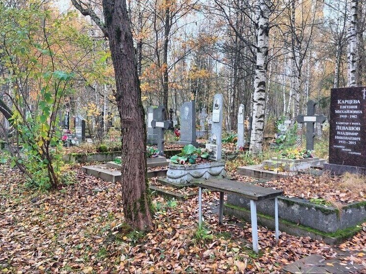 Многие православные калининградцы, потеряв близких, приходят на кладбище – кто-то прибраться на могилке перед праздником, кто-то навестить и поговорить с человеком, покинувшим этот мир
