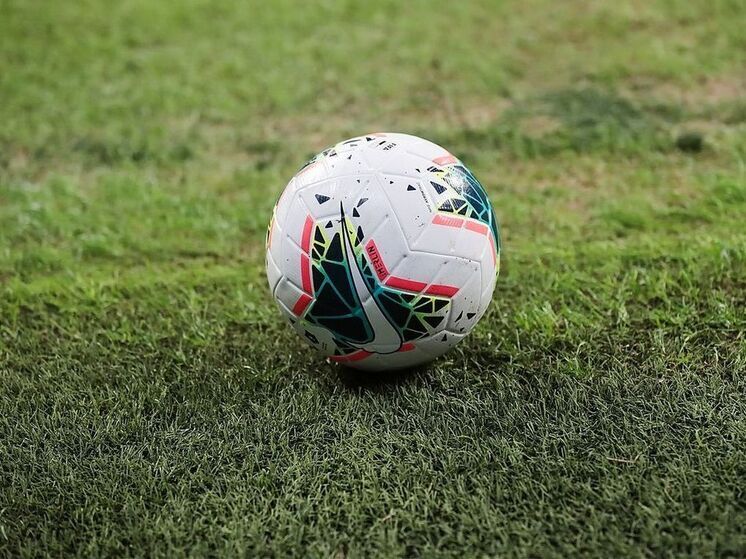 Russische und nigerianische Fußballer ehren die Opfer des Terroranschlags bei Brjansk