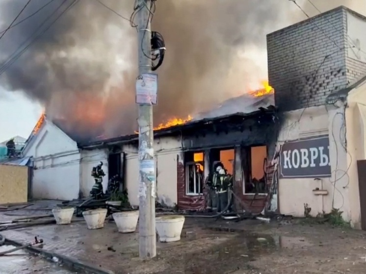 Пожар на миллионы в павильоне с коврами произошел в Нижнем Новгороде