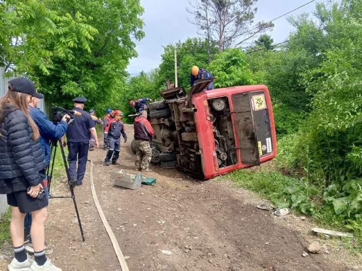 В хабаровском ДТП с экскурсионным автобусом пострадали 23 ребенка