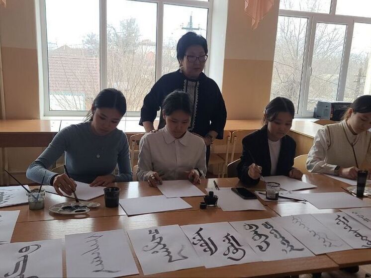 В Улан-Удэ в Национальной библиотеке обучат бурятской традиционной живописи и старомонгольскому письму