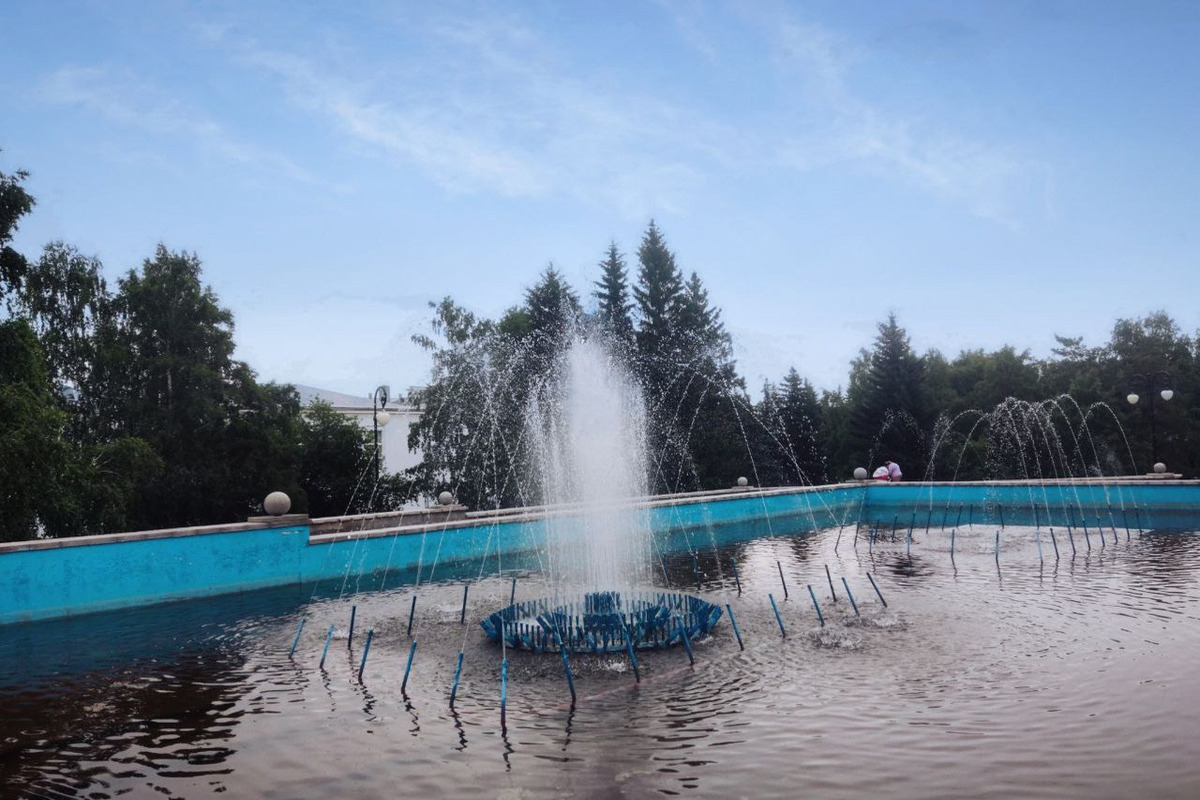 Опасное освежение: В Бийске дети купаются в фонтанах, несмотря на запрет