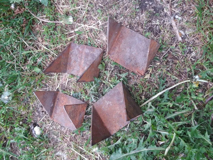 На костромских дорогах появились ежи разрезающие колеса