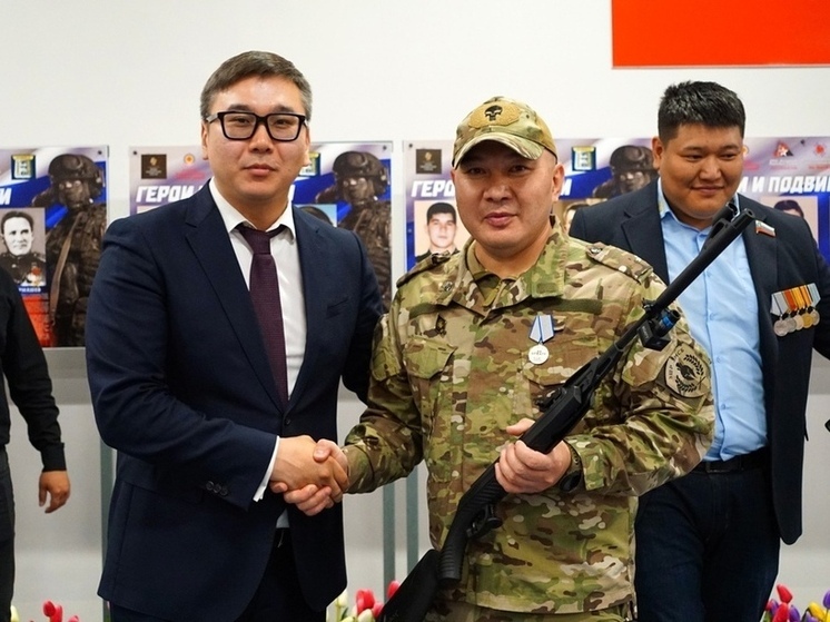 В Калмыкии ветеранам СВО вручили спортинвентарь
