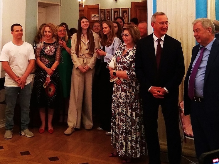 Калужская драма проводила год овациями и вальсом