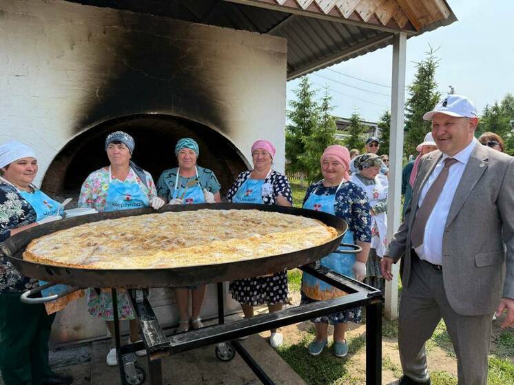 На Сабантуе в Татарстане испекли губадию диаметром 1,5 метра