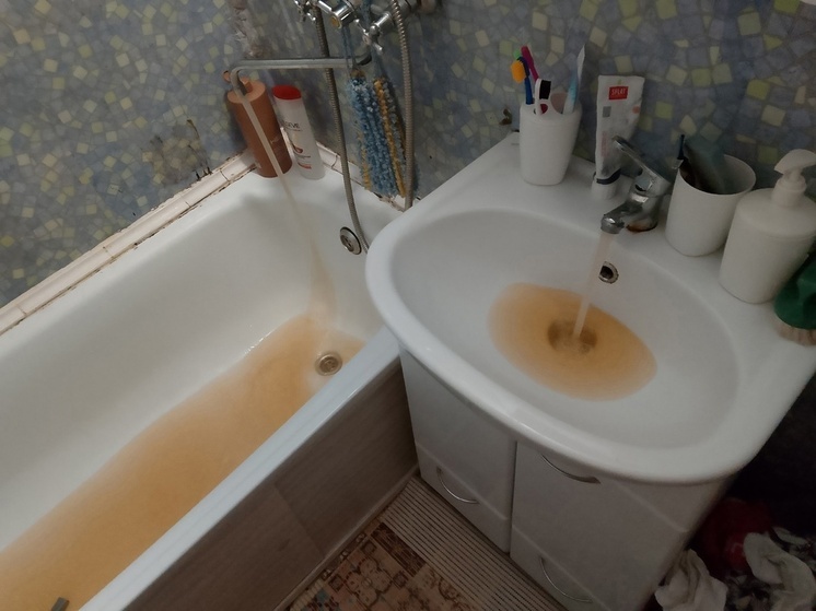Ярославцы в шоке от цвета воды, которая течет из кранов