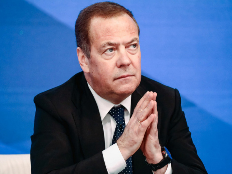 Медведев указал две причины, по которым Украина не забирает погибших бойцов