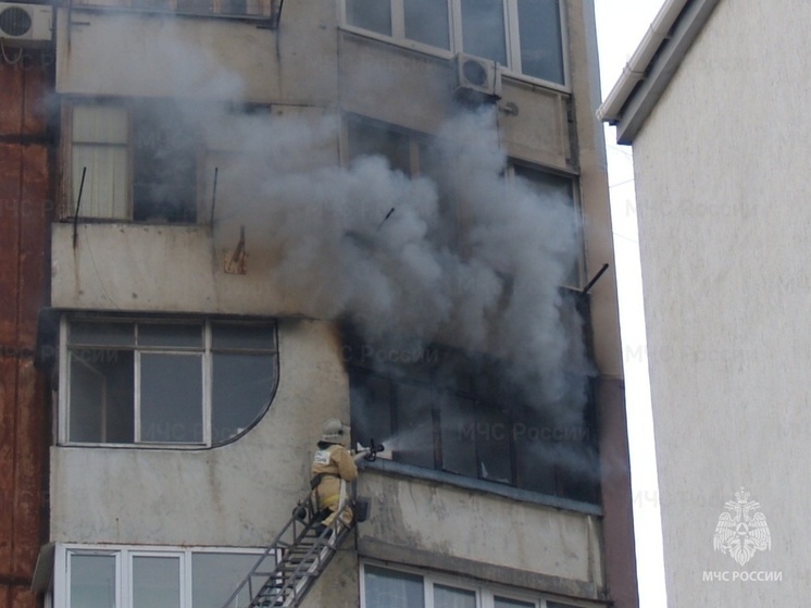 В Иванова напротив «Серебряного города» в высотке выгорела квартира