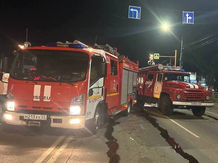 В алтайском селе ночью загорелся частный дом