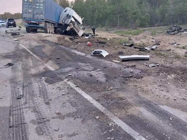В Хангаласском районе Якутии произошло смертельное ДТП с участием внедорожника и грузовика
