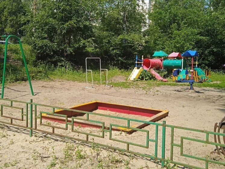 Липчане из 11-го микрорайона написали коллективную жалобу на состояние площадок