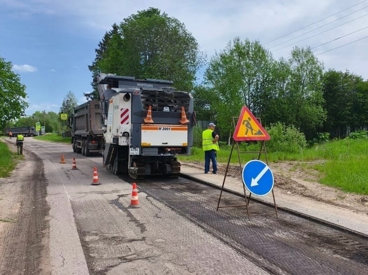 В Боровичском округе уложат асфальт на дороге к Опеченской амбулатории