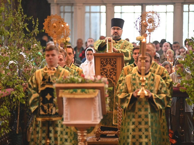 Василий Анохин поздравил смолян с Днём Святой Троицы