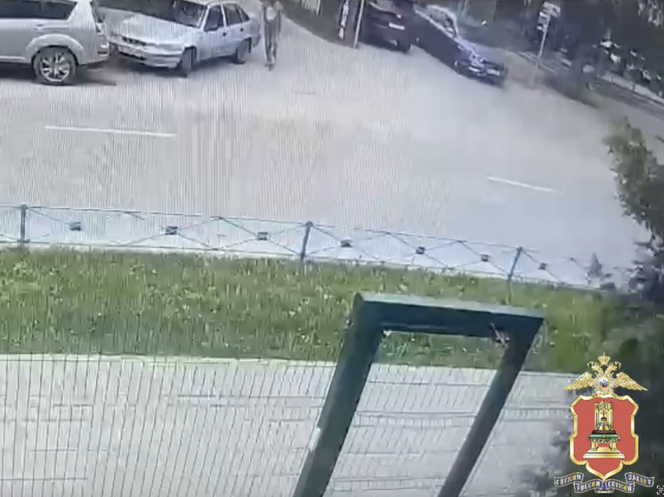 Угон автомобиля в Твери попал на видео