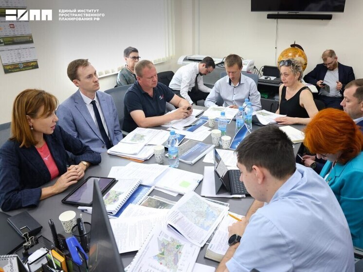 В Мелитополе состоялась встреча директора ЕИПП РФ Дины Саттаровой и начальника отдела земельно-имущественных отношений Токмакского муниципального округа Елены Мелехин с представителями Министерства строительства региона и специалистами Института.