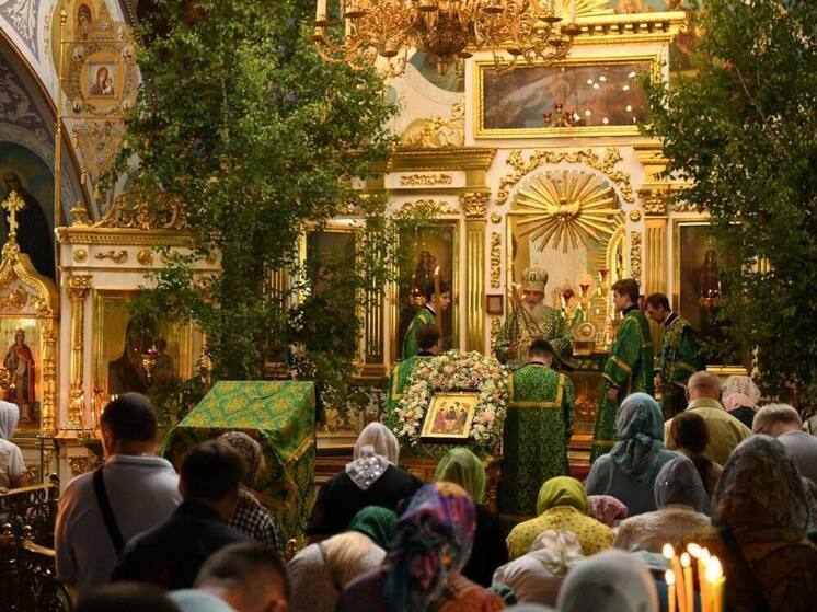 Православные верующие Оренбуржья отмечают Троицу