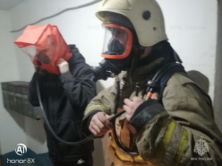 При пожаре в екатеринбургской двухэтажке пострадали люди