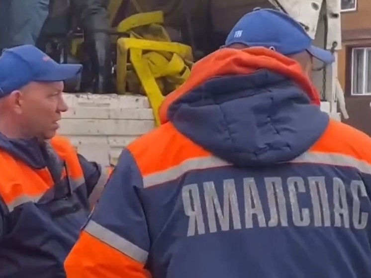 Привозят воду и корм для животных: за помощь в условиях паводка спасателей благодарят жители Тарко-Сале