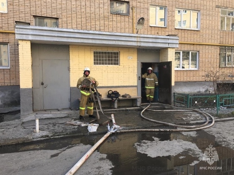 Человек пострадал при пожаре в девятиэтажке под Екатеринбургом
