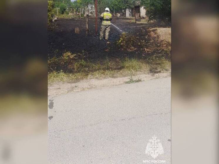 В Красногвардейском районе потушили возгорание сухой травы