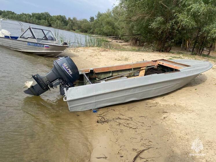 Появилось фото лодки, перевернувшейся на Дону в Волгоградской области