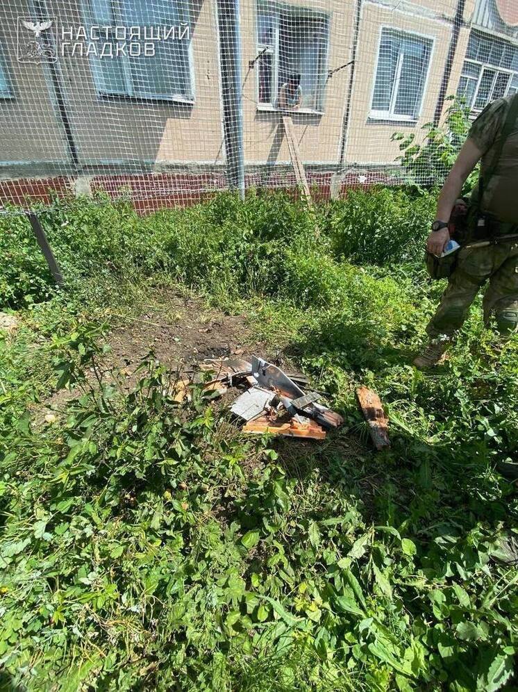 Дрон ВСУ попал в антидроновую сетку в доме в Шебекино