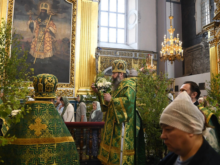 Митрополит Смоленский и Дорогобужский Исидор совершил Божественную литургию в Свято-Успенском кафедральном соборе