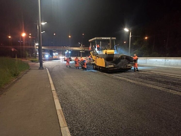 Асфальт и пешеходные переходы вовсю обновляют во Владивостоке