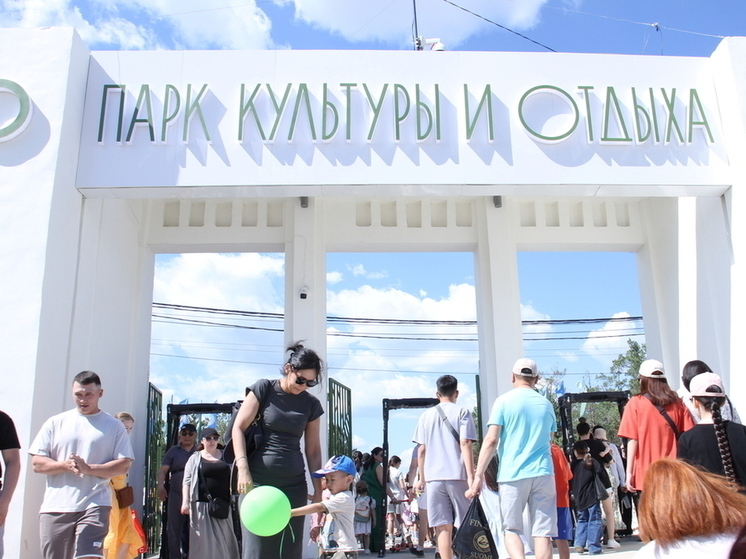 Мэр Якутска поручил пересмотреть график уборки урн после жалоб на переполненные мусорки на набережной