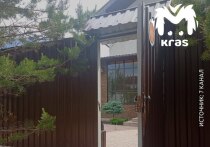 Об этом сообщает телеграм-канал Kras Mash
Сотрудники ФСБ прибыли в коттеджный посёлок Славянский, где проживает градоначальник