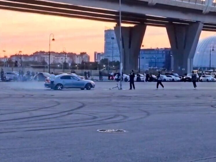 Петербургская полиция пресекла две «сходки» дрифтеров на Крестовском