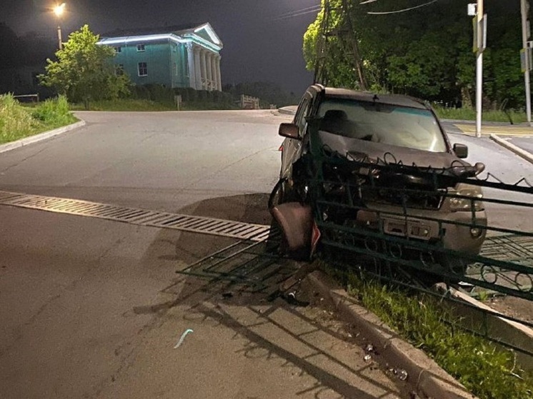 Юная автолюбительница без прав повредила чужое имущество в Приморье