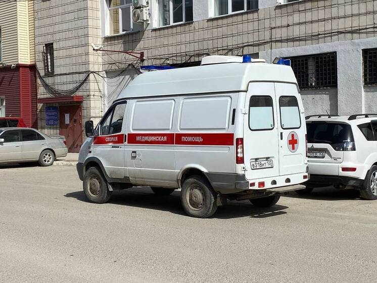 В Алтайском крае ураган снес крышу магазина. Пострадал ребенок