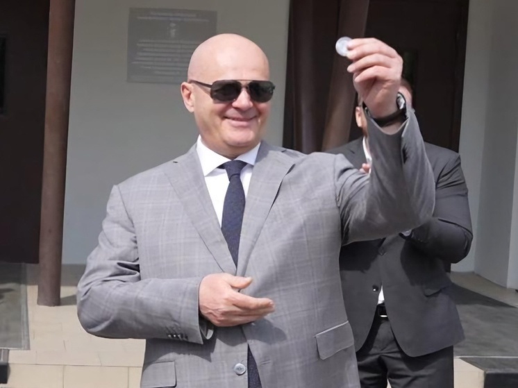 Мэр Красноярска Логинов подозревается в получении взятки свыше 100 млн рублей