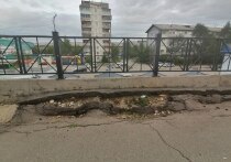 Возле ЖК «Зеркальный» в микрорайоне Первомайском в Иркутске рушится подпорная стена