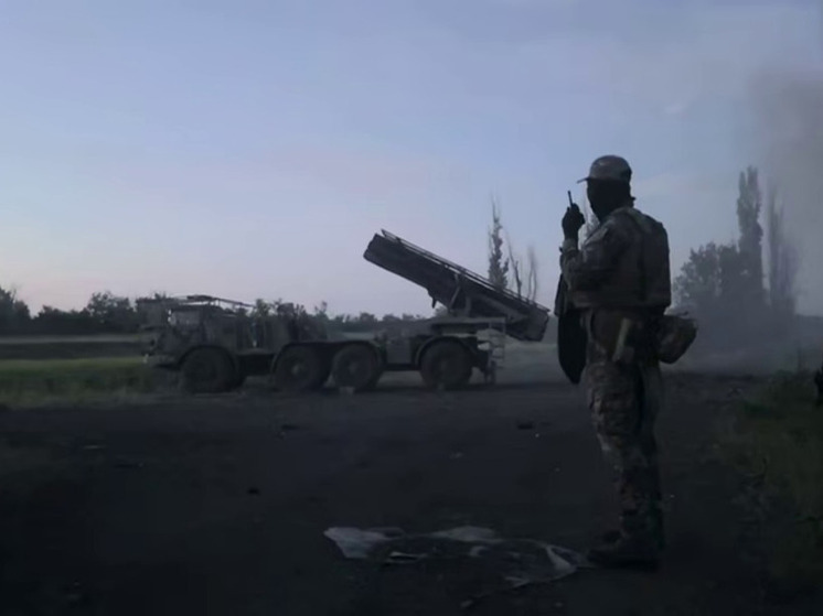 Глава Забайкалья и золотодобытчики передали боевой экскаватор на СВО