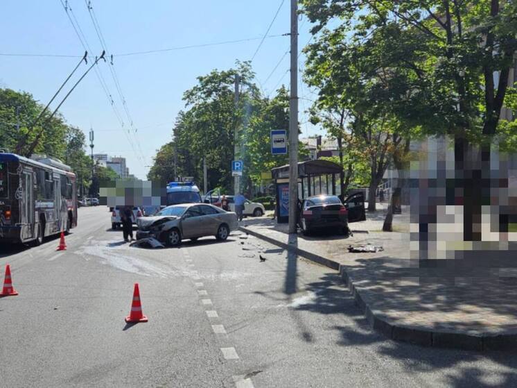 Два человека пострадали в Ставрополе из-за нарушения правил проезда перекрёстка