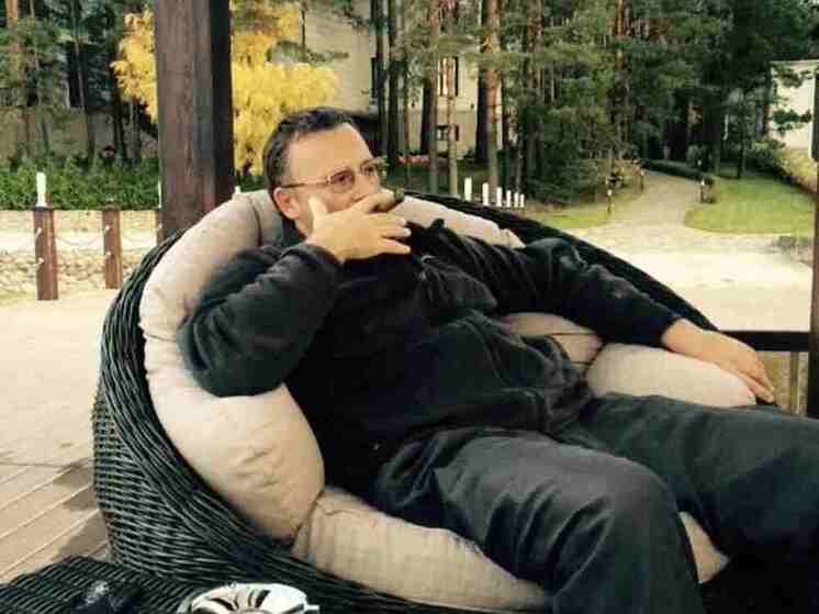 Компании, связанные с семьей Валентина Виноградова, находящегося в международном розыске по обвинению в мошенничестве, оказались получателями государственных гарантий по субсидируемым коммерческим кредитам, в то время как сам бизнесмен проходит процедуру банкротства, предположительно с целью уклонения от претензий со стороны кредиторов и правоохранительных органов, сообщает издание «Аргументы недели»
