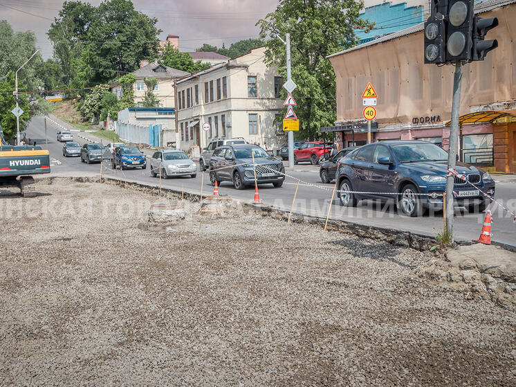 Улица Горького в Брянске частично стала пятиполосной