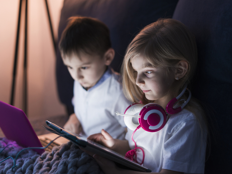 Большинство сибиряков хотят использовать цифровых помощников для защиты детей