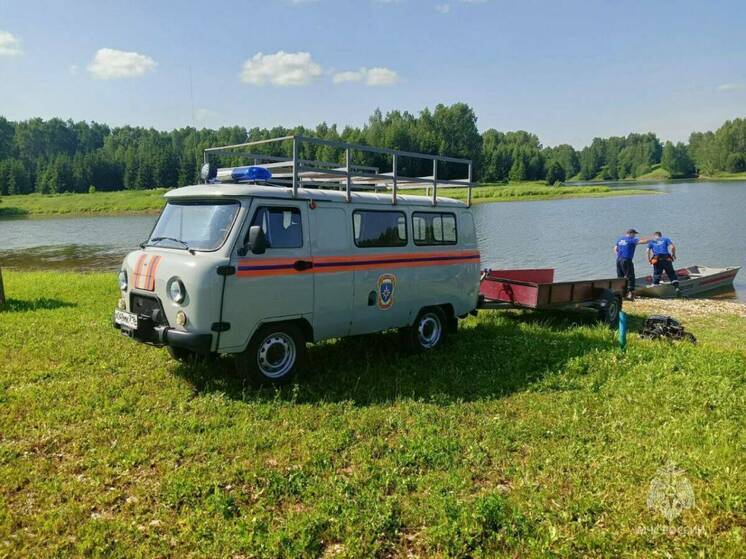 Тело утонувшего подроста подняли из пруда спасатели в Татарстане