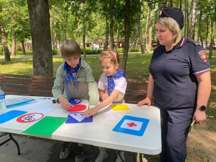 Серпуховские школьники освоили дорожную грамоту в парке Степанова