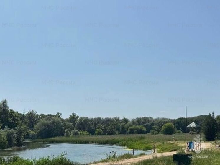 В Валуйках очевидцы спасли мужчину из воды