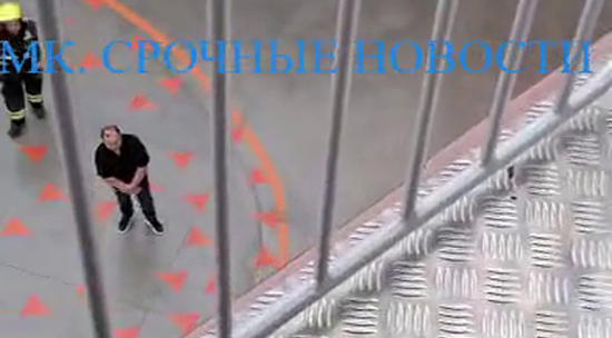 В московском парке аттракционов «Остров мечты» люди застряли на высоте около 10 метров: видео