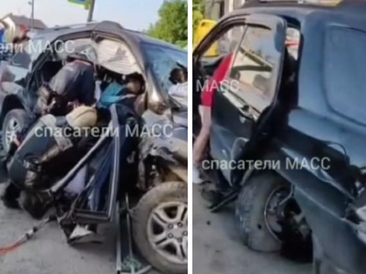 Водителя и пассажира Киа извлекли из авто при ДТП в Новосибирске