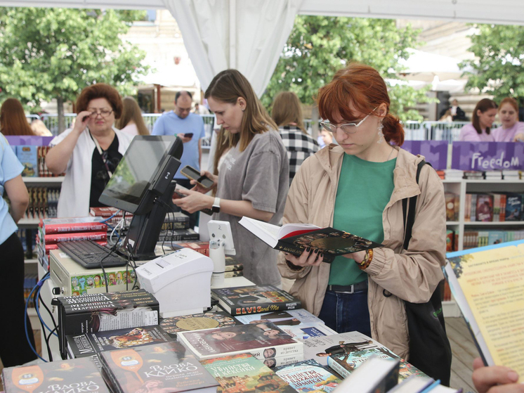 Более 800 тысяч читателей посетили книжный фестиваль в Москве
