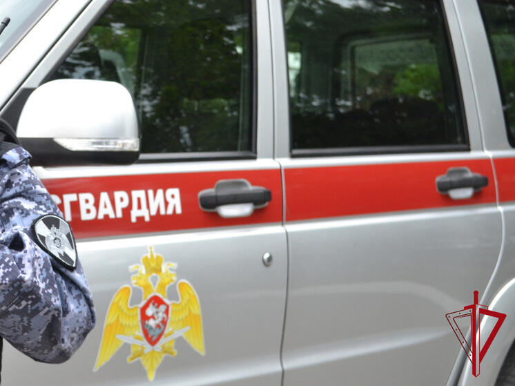 В Биробиджане посетитель бара устроил скандал и угрожал персоналу